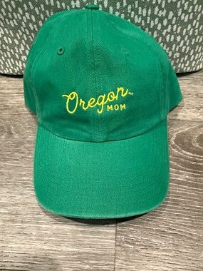 Oregon Mom Green Baseball Cap